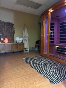 The Glam Room - Bohemian Glam style suite in Historic Jefferson Tx