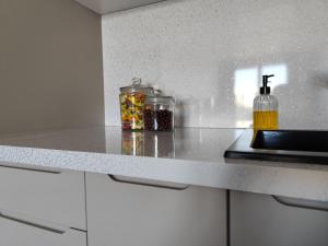 Apartament dwupokojowy KASZMIR przy Onkologii z prywatnym miejscem parkingowym