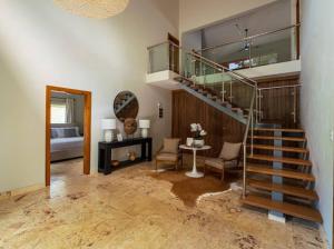 Modern 6 Br Villa With Hot Tub