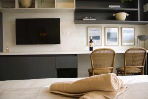 HOM l Parking Piscina Wifi CoWorK Museo Serena