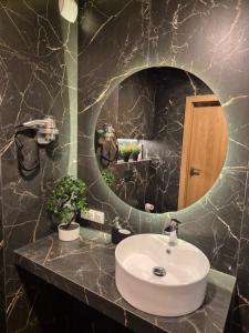 Apartamenty Ceglana Park - prywatny parking - piękne osiedle - nowe luksusowe mieszkanie z biurkiem