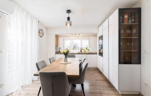 Beautiful Home In Sinj