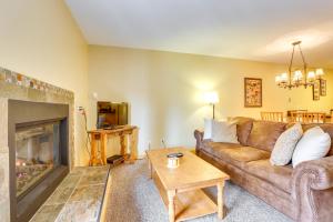 Cozy Winter Park Condo with Hot Tub and Shuttle!