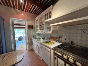 Maisons de vacances Guest house with tennis court : photos des chambres