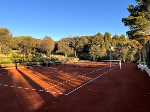 Maisons de vacances Guest house with tennis court : photos des chambres