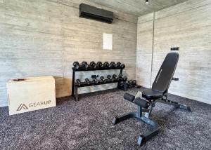 Malberry Park 101 - Modern 2bedroom Apt with Shared Heated Pool, Sauna, Gym, Jacuzzi