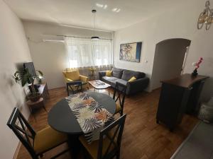 Iras Square 2 Bedroom Apartment Free Parking