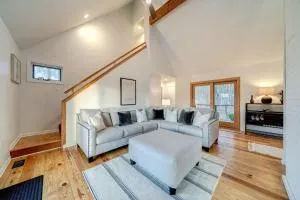 Exclusive Wooded Chalet w Magnificent River Views - Falling Waters