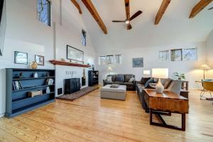 Exclusive Wooded Chalet w Magnificent River Views