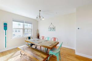 Broad Marsh Beach House II