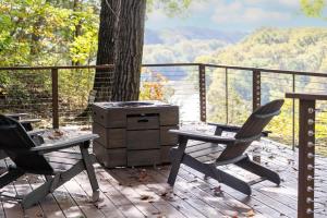 Exclusive Wooded Chalet w Magnificent River Views
