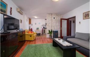 Two-Bedroom Apartment In Pula