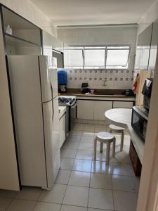 Apartmento Pitangueiras Guarujá 3 quartos 3 banheiros quarteirão da praia