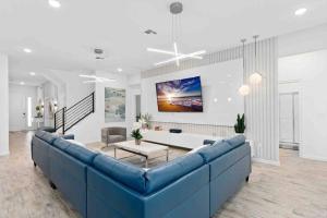 SUPER RITZY - 9BDRs-9BAs w Theme Rooms LOFT & POOL