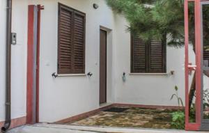 1 Bedroom Amazing Apartment In Locri