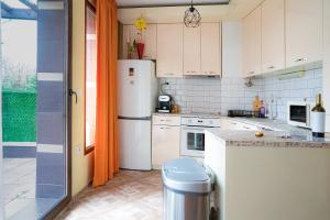 Claire Apartment with Garden