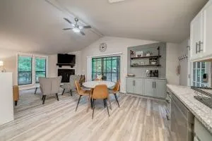 Stylish Retreat w Fireplace Games & Pool Access - Clear Spring