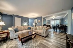 Hot Tub Game Room River Access Fire Pit & Grill - Bolivar