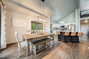 King Beds with Hot Tub Arcade & Golf Course View