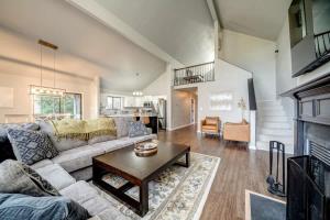 King Beds with Hot Tub Arcade & Golf Course View