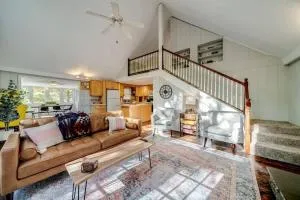 Fire Pit Arcade Games Deck Grill & Pool Access - Clear Spring