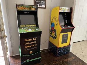 Fire Pit Arcade Games Deck Grill & Pool Access