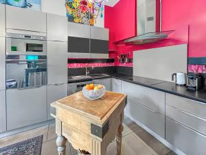 Appartements Chez Jeanine - Charmant T3 avec patio fleuri : photos des chambres