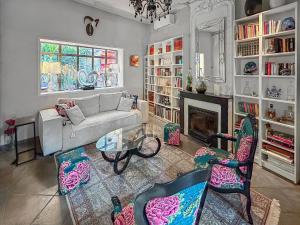 Appartements Chez Jeanine - Charmant T3 avec patio fleuri : photos des chambres