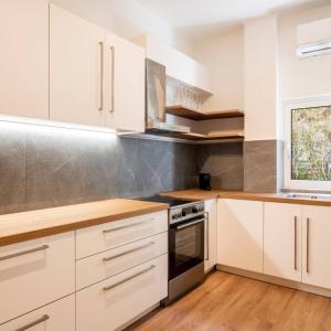 4BD Apartment with Outdoor Jacuzzi Garden