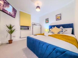 The Wanderer 3 Bedroom Apartment by AltoLuxoExperience Short Lets & Serviced Accommodation with Free Parking & Wifi