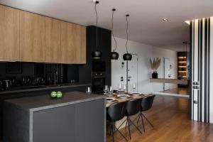 5BD 2 Level Beachfront Luxury Apt by the Olon