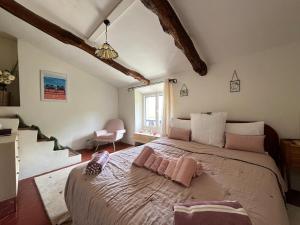 Maisons de vacances Guest house with tennis court : photos des chambres