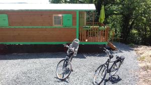 Chalets Roulotte au Domaine de la Moretie : photos des chambres