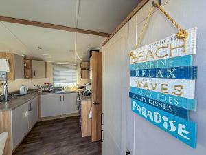 Stunning 6 Berth Caravan At Suffolk Sands Holiday Park Ref 45031G