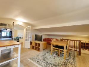 Appartement indépendant dans une charmante maison dhôtes de vacances - HI PYRENEES - Jardin privé de 4000 m2 face au Pic du Midi