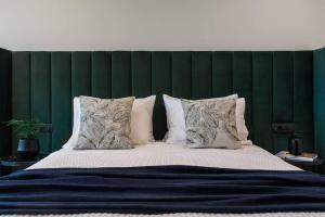 2 SidebySide Suites in Athens Riviera by The Olon