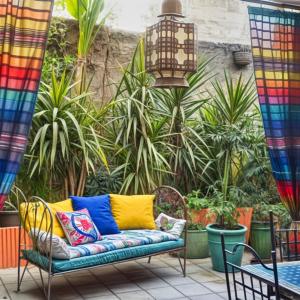 Appartements Chez Jeanine - Charmant T3 avec patio fleuri : photos des chambres