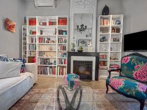 Appartements Chez Jeanine - Charmant T3 avec patio fleuri : photos des chambres