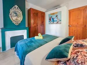 Appartements Chez Jeanine - Charmant T3 avec patio fleuri : photos des chambres