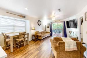 The Cove 21-3 By SDC, Big Deck, Pool, Hot Tub, By Lake, No Stairs