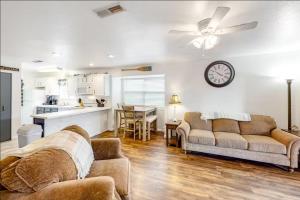 The Cove 21-3 By SDC, Big Deck, Pool, Hot Tub, By Lake, No Stairs