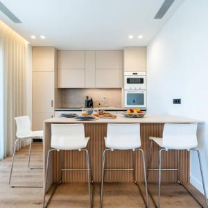 2-BD Luxury Apt Sea View Balcony near the beach