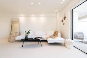 2BD Boho Sea View Apartment by The Olon