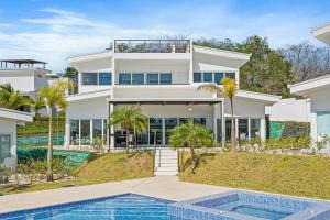 Brand New Stunning Condo with Large Pool