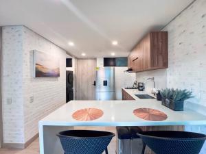 1BR AC Near Unicentro, UPB & Parques Laureles