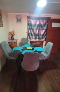 Mi casa tu casa. My house