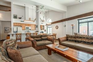 Silverbear #41 - 2 Bedrm + Loft 3 Bathrm 12 block to Canyon Lodge! Slps 8