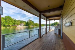 Fall Creek 34-7, Screened Porch, Pet Friendly, Great Location