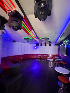 VILLA ORION piscina y discoteca PRIVADA K18