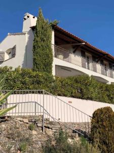 Maison au calme dans résidence privée avec piscine vue mer